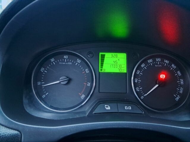 Синий Шкода Фабия, объемом двигателя 1.4 л и пробегом 173 тыс. км за 5550 $, фото 10 на Automoto.ua