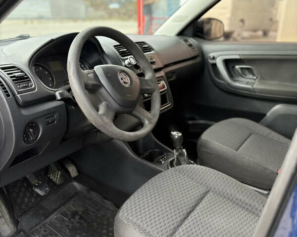 Синий Шкода Фабия, объемом двигателя 1.39 л и пробегом 285 тыс. км за 2999 $, фото 16 на Automoto.ua