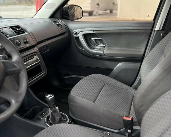Синій Шкода Фабія, об'ємом двигуна 1.39 л та пробігом 285 тис. км за 2999 $, фото 18 на Automoto.ua