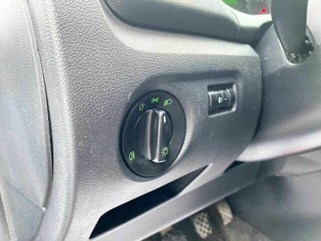 Синій Шкода Фабія, об'ємом двигуна 1.4 л та пробігом 283 тис. км за 5790 $, фото 12 на Automoto.ua