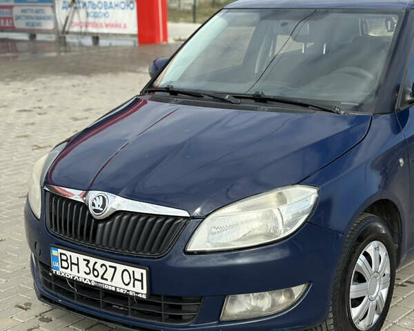 Синий Шкода Фабия, объемом двигателя 1.39 л и пробегом 285 тыс. км за 2999 $, фото 1 на Automoto.ua