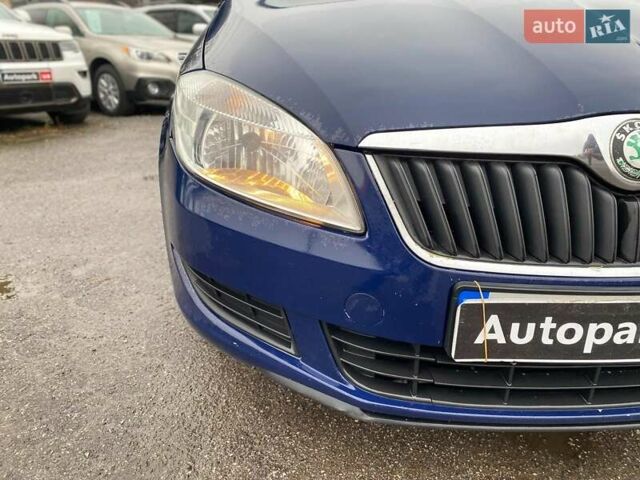 Синий Шкода Фабия, объемом двигателя 1.4 л и пробегом 283 тыс. км за 5790 $, фото 2 на Automoto.ua