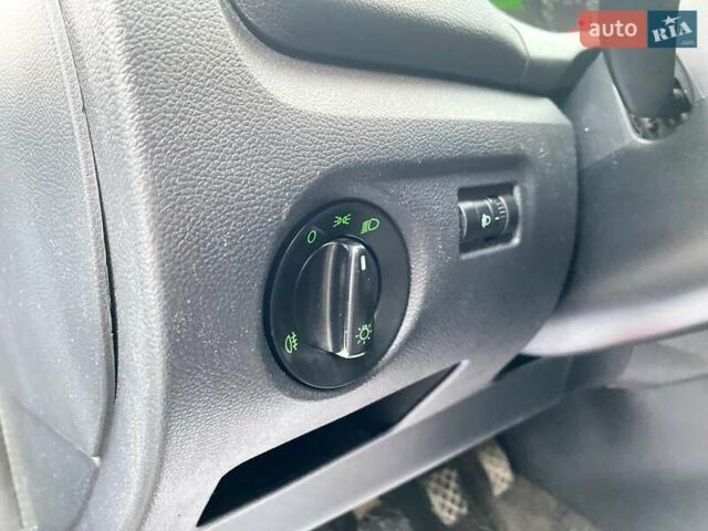 Синий Шкода Фабия, объемом двигателя 1.4 л и пробегом 283 тыс. км за 5790 $, фото 12 на Automoto.ua