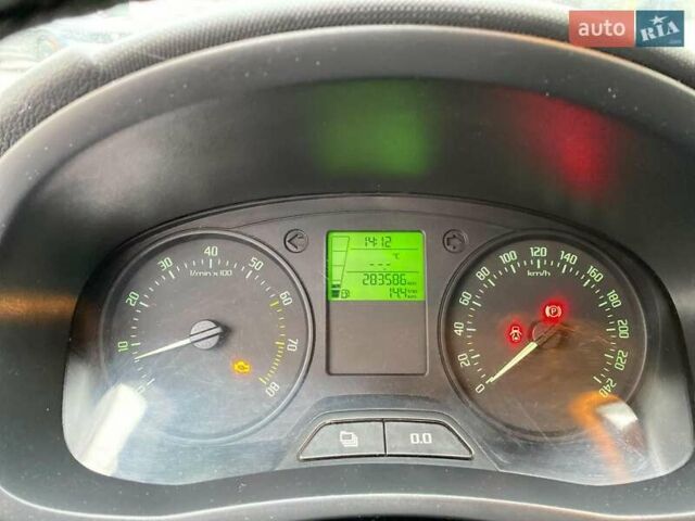 Синий Шкода Фабия, объемом двигателя 1.4 л и пробегом 283 тыс. км за 5790 $, фото 18 на Automoto.ua