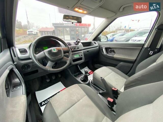 Синий Шкода Фабия, объемом двигателя 1.4 л и пробегом 283 тыс. км за 5790 $, фото 13 на Automoto.ua