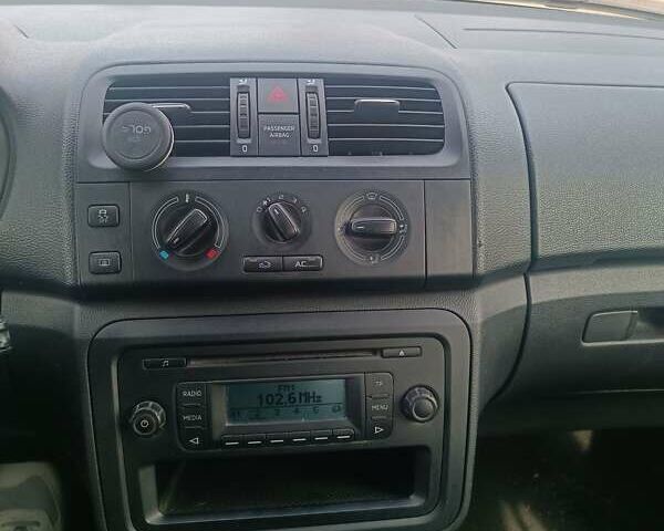 Синий Шкода Фабия, объемом двигателя 1.6 л и пробегом 350 тыс. км за 5200 $, фото 8 на Automoto.ua