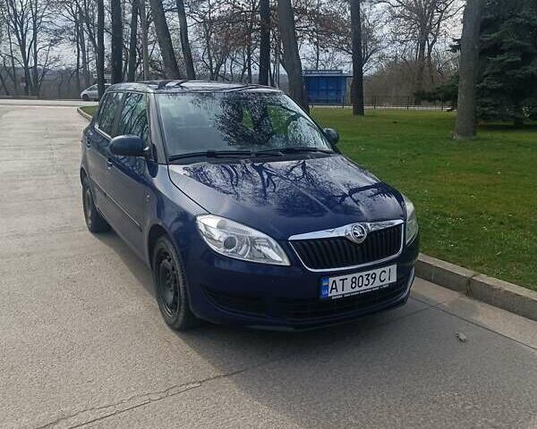 Синий Шкода Фабия, объемом двигателя 1.6 л и пробегом 350 тыс. км за 5200 $, фото 2 на Automoto.ua