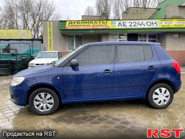 Синій Шкода Фабія, об'ємом двигуна 1.4 л та пробігом 403 тис. км за 4300 $, фото 1 на Automoto.ua