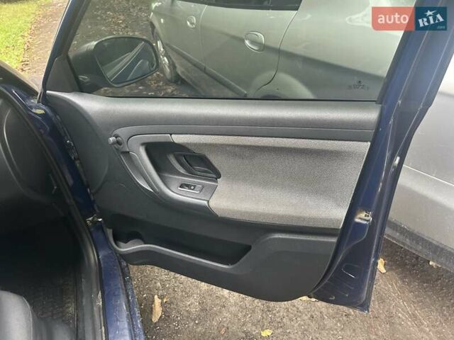 Синий Шкода Фабия, объемом двигателя 1.2 л и пробегом 203 тыс. км за 6000 $, фото 11 на Automoto.ua