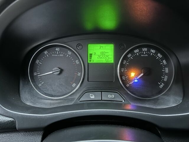 Синий Шкода Фабия, объемом двигателя 1.4 л и пробегом 262 тыс. км за 4299 $, фото 7 на Automoto.ua