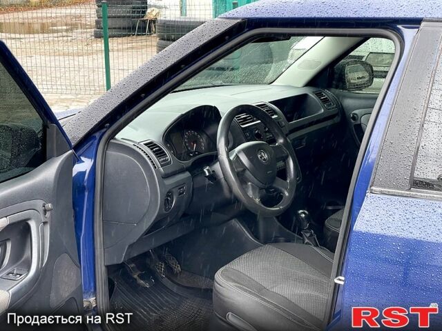 Синій Шкода Фабія, об'ємом двигуна 1.4 л та пробігом 403 тис. км за 4300 $, фото 8 на Automoto.ua
