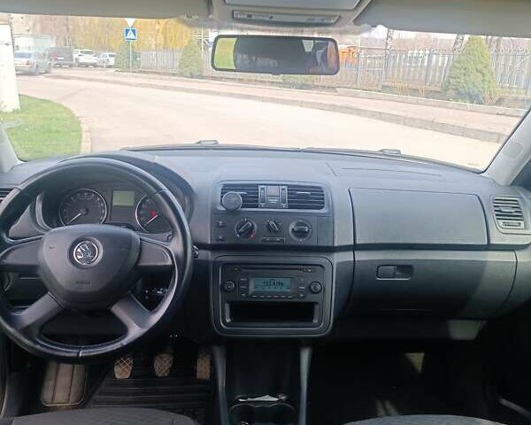 Синий Шкода Фабия, объемом двигателя 1.6 л и пробегом 350 тыс. км за 5200 $, фото 6 на Automoto.ua