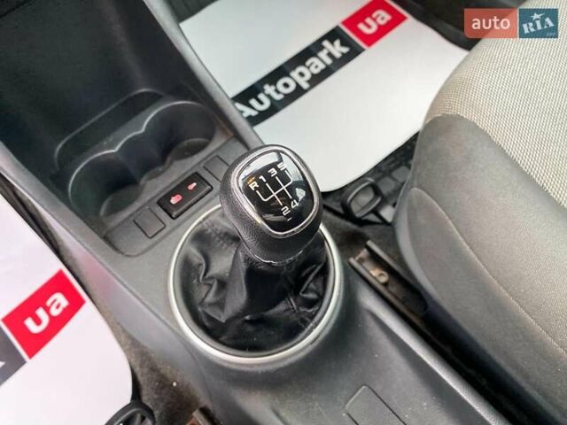 Синий Шкода Фабия, объемом двигателя 1.4 л и пробегом 283 тыс. км за 5790 $, фото 16 на Automoto.ua