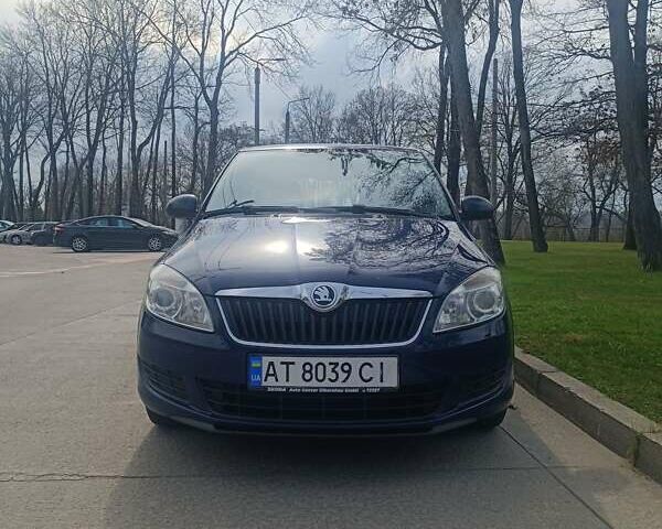 Синий Шкода Фабия, объемом двигателя 1.6 л и пробегом 350 тыс. км за 5200 $, фото 1 на Automoto.ua