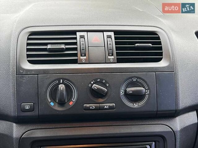 Синий Шкода Фабия, объемом двигателя 1.2 л и пробегом 116 тыс. км за 5190 $, фото 15 на Automoto.ua