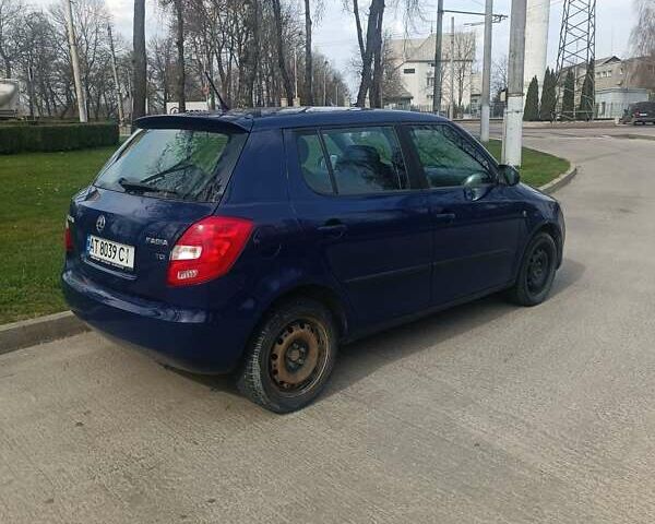 Синий Шкода Фабия, объемом двигателя 1.6 л и пробегом 350 тыс. км за 5200 $, фото 3 на Automoto.ua