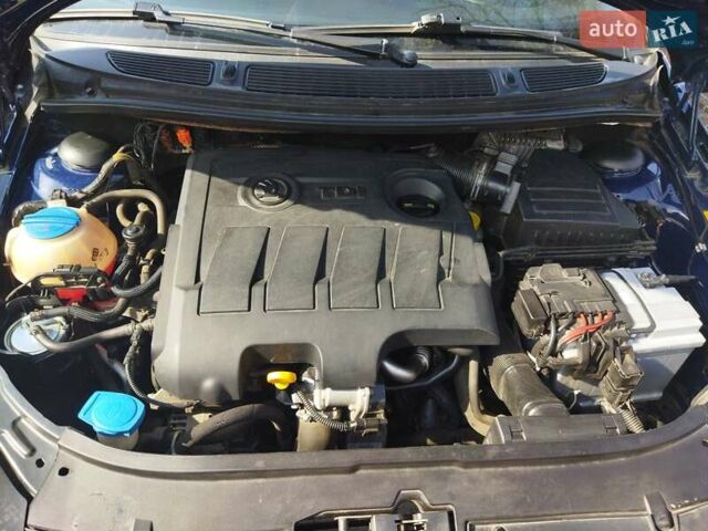 Синій Шкода Фабія, об'ємом двигуна 1.6 л та пробігом 250 тис. км за 7500 $, фото 1 на Automoto.ua