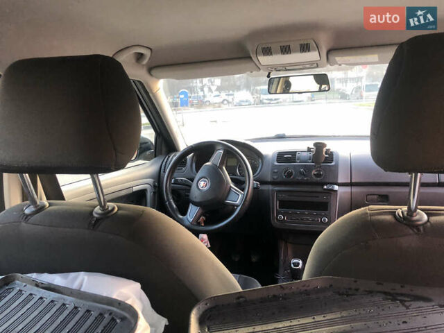 Синий Шкода Фабия, объемом двигателя 1.6 л и пробегом 297 тыс. км за 6500 $, фото 7 на Automoto.ua