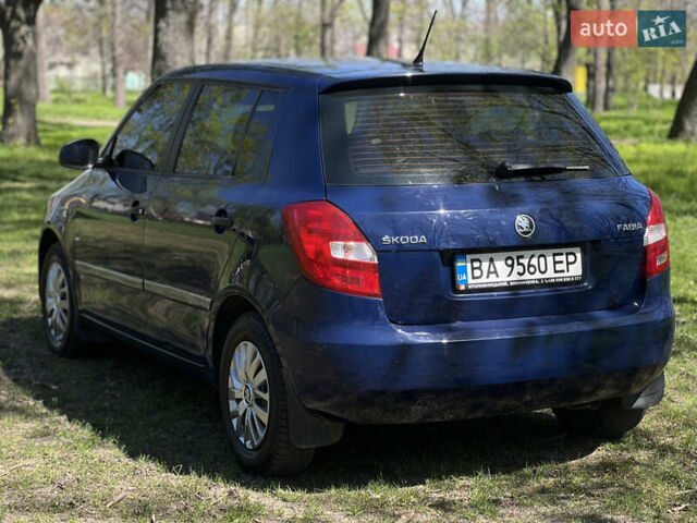 Синий Шкода Фабия, объемом двигателя 1.2 л и пробегом 275 тыс. км за 4950 $, фото 2 на Automoto.ua