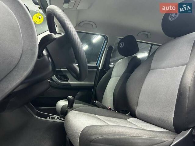 Шкода Фабія 2014 у Чернівцях на Automoto.ua Синій Шкода Фабія, об'ємом двигуна 1.2 л та пробігом 138 тис. км за 7000 $, фото 8 на Automoto.ua