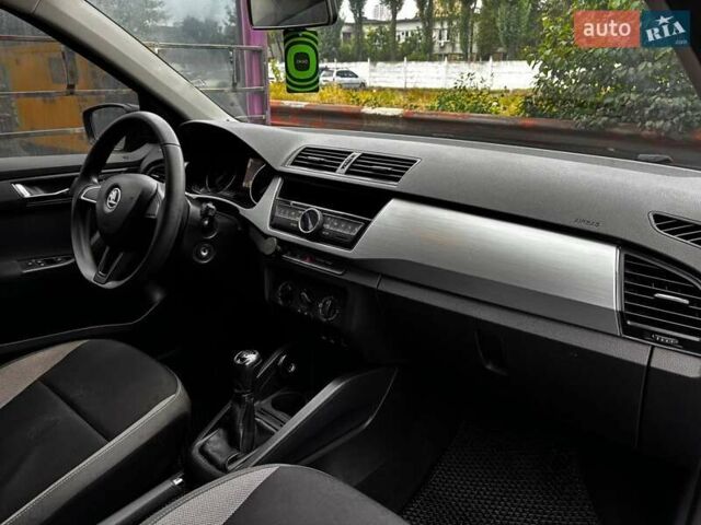 Синий Шкода Фабия, объемом двигателя 1.2 л и пробегом 200 тыс. км за 5700 $, фото 16 на Automoto.ua