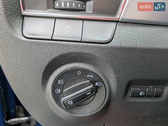 Шкода Фабия 2016 в Львове на Automoto.ua Синий Шкода Фабия, объемом двигателя 1.2 л и пробегом 242 тыс. км за 5500 $, фото 12 на Automoto.ua