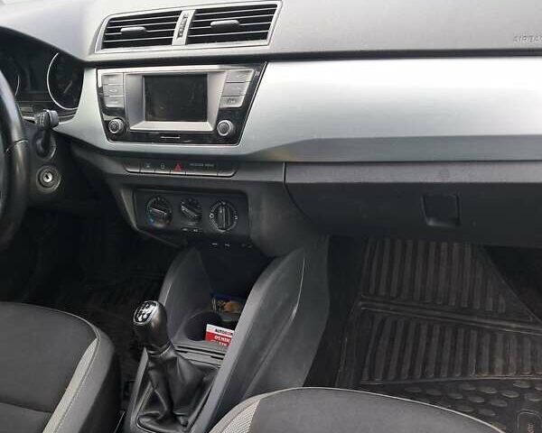 Шкода Фабия 2016 в Шепетовке на Automoto.ua Синий Шкода Фабия, объемом двигателя 1 л и пробегом 111 тыс. км за 8000 $, фото 15 на Automoto.ua
