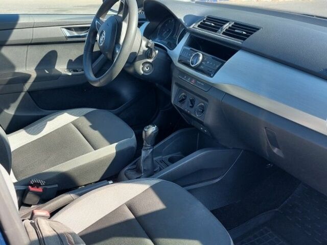 Синий Шкода Фабия, объемом двигателя 1.2 л и пробегом 195 тыс. км за 6700 $, фото 2 на Automoto.ua