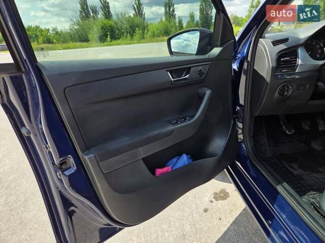 Синій Шкода Фабія, об'ємом двигуна 1.2 л та пробігом 160 тис. км за 6500 $, фото 16 на Automoto.ua