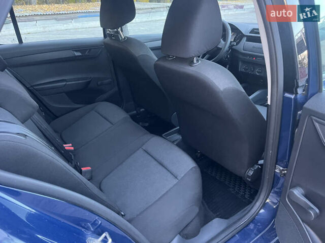 Шкода Фабія 2016 у Вінниці на Automoto.ua Синій Шкода Фабія, об'ємом двигуна 1 л та пробігом 99 тис. км за 6400 $, фото 12 на Automoto.ua