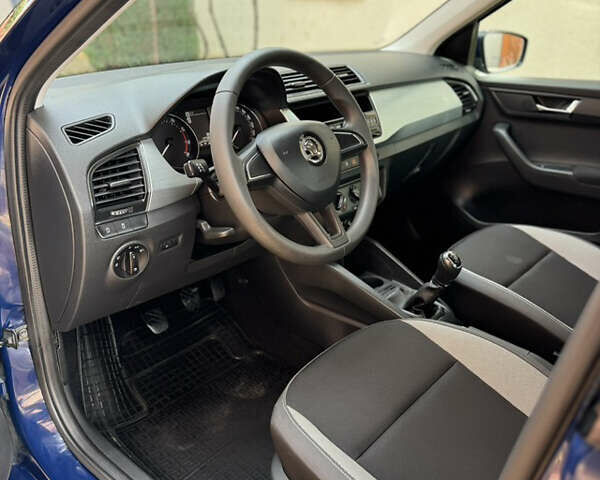 Синий Шкода Фабия, объемом двигателя 1 л и пробегом 160 тыс. км за 6999 $, фото 7 на Automoto.ua