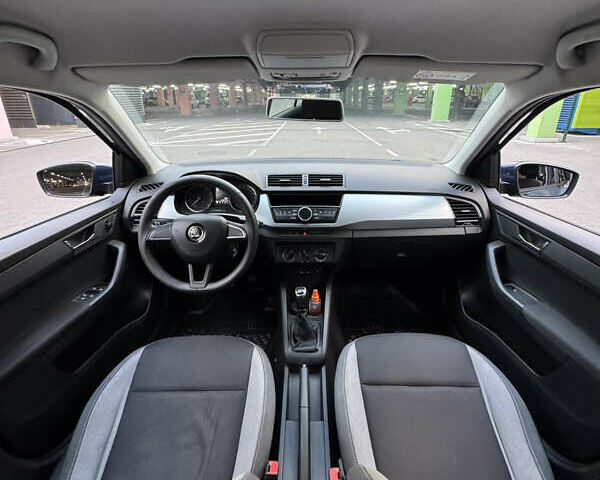 Синий Шкода Фабия, объемом двигателя 1 л и пробегом 212 тыс. км за 6100 $, фото 7 на Automoto.ua