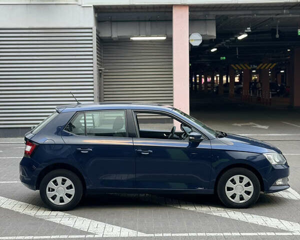 Синий Шкода Фабия, объемом двигателя 1 л и пробегом 212 тыс. км за 6100 $, фото 5 на Automoto.ua