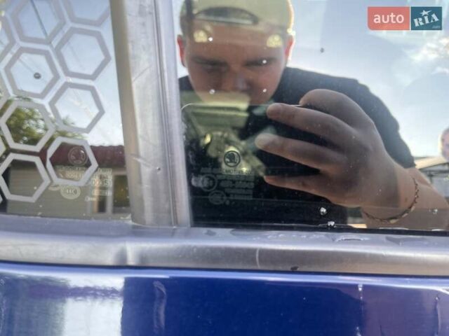 Синий Шкода Фабия, объемом двигателя 1 л и пробегом 125 тыс. км за 7600 $, фото 31 на Automoto.ua