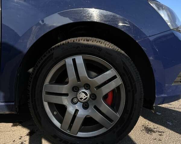 Синий Шкода Фабия, объемом двигателя 1 л и пробегом 125 тыс. км за 7600 $, фото 2 на Automoto.ua