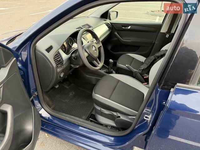 Синий Шкода Фабия, объемом двигателя 1 л и пробегом 108 тыс. км за 7300 $, фото 10 на Automoto.ua