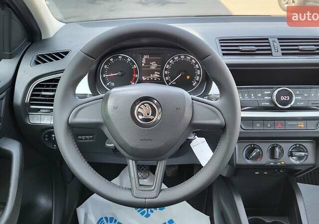 Синий Шкода Фабия, объемом двигателя 1 л и пробегом 191 тыс. км за 6990 $, фото 2 на Automoto.ua