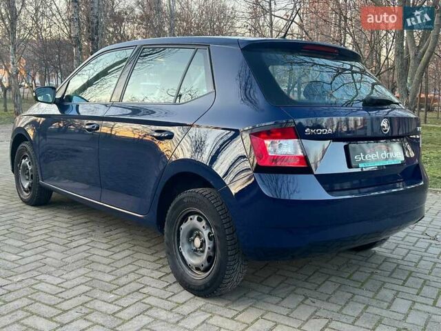 Синий Шкода Фабия, объемом двигателя 1 л и пробегом 118 тыс. км за 7399 $, фото 2 на Automoto.ua