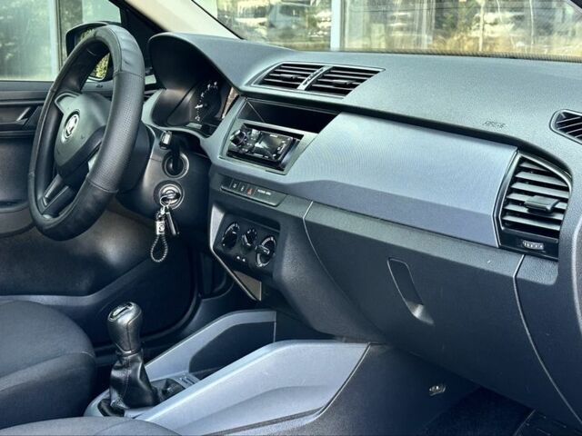 Синий Шкода Фабия, объемом двигателя 1 л и пробегом 160 тыс. км за 8900 $, фото 10 на Automoto.ua