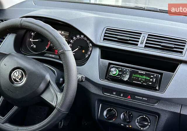Синий Шкода Фабия, объемом двигателя 1 л и пробегом 161 тыс. км за 7999 $, фото 14 на Automoto.ua