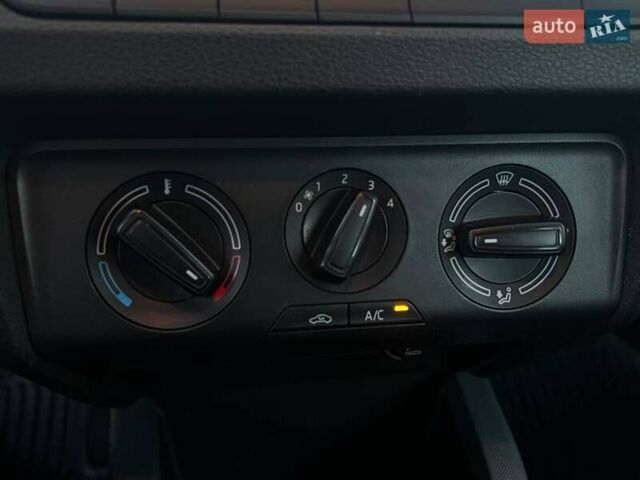 Синий Шкода Фабия, объемом двигателя 1 л и пробегом 118 тыс. км за 7399 $, фото 12 на Automoto.ua