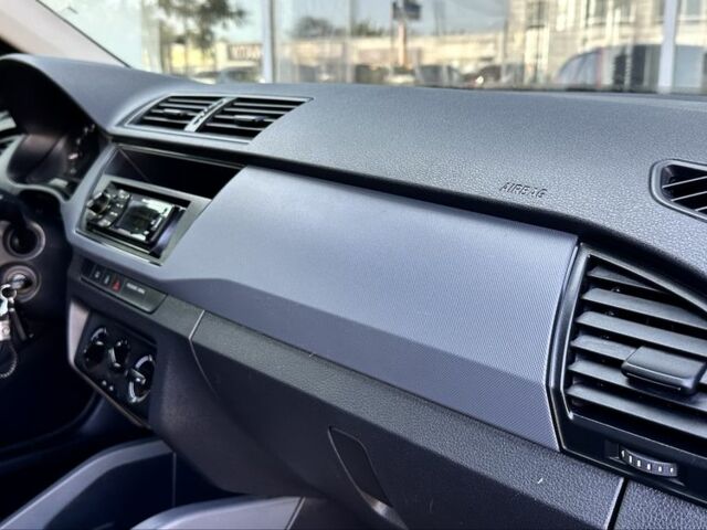 Синий Шкода Фабия, объемом двигателя 1 л и пробегом 160 тыс. км за 8900 $, фото 12 на Automoto.ua