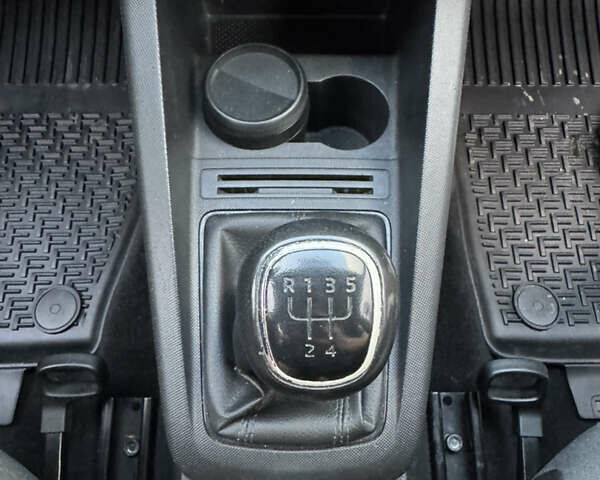 Синий Шкода Фабия, объемом двигателя 1 л и пробегом 212 тыс. км за 6100 $, фото 13 на Automoto.ua