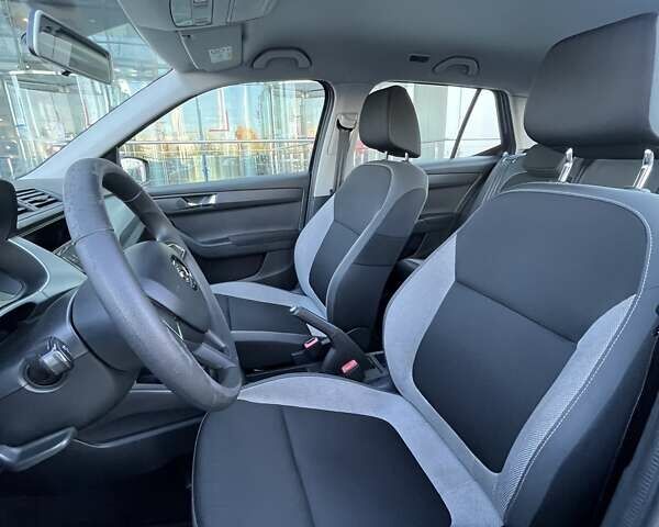 Шкода Фабия 2018 в Киеве на Automoto.ua Синий Шкода Фабия, объемом двигателя 1 л и пробегом 167 тыс. км за 6062 $, фото 12 на Automoto.ua