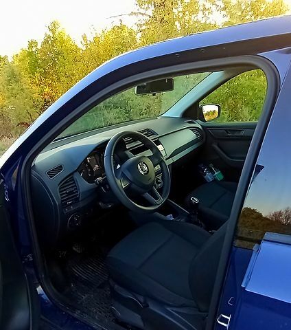Синий Шкода Фабия, объемом двигателя 1 л и пробегом 145 тыс. км за 7500 $, фото 5 на Automoto.ua