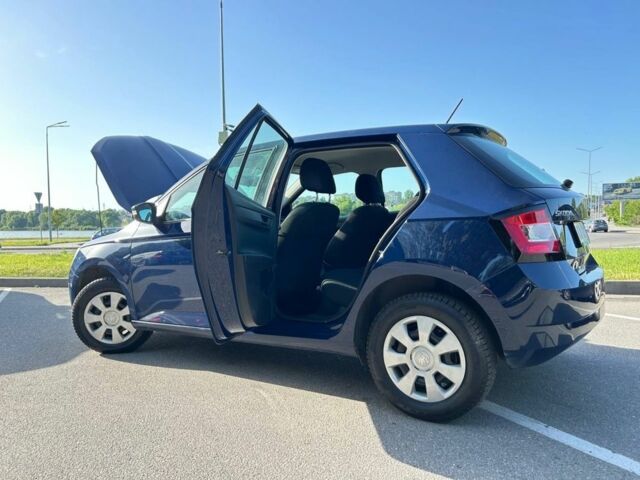 Синий Шкода Фабия, объемом двигателя 1 л и пробегом 100 тыс. км за 7000 $, фото 1 на Automoto.ua