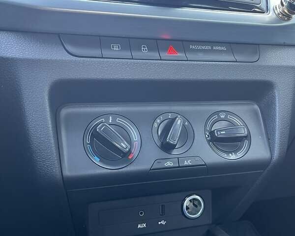 Шкода Фабия 2018 в Киеве на Automoto.ua Синий Шкода Фабия, объемом двигателя 1 л и пробегом 188 тыс. км за 6305 $, фото 19 на Automoto.ua