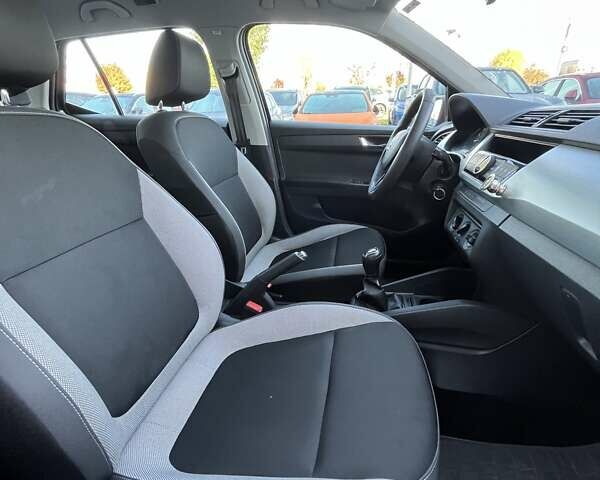 Шкода Фабия 2018 в Киеве на Automoto.ua Синий Шкода Фабия, объемом двигателя 1 л и пробегом 188 тыс. км за 6305 $, фото 12 на Automoto.ua