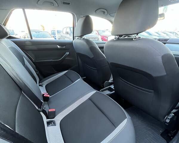 Шкода Фабия 2018 в Киеве на Automoto.ua Синий Шкода Фабия, объемом двигателя 1 л и пробегом 188 тыс. км за 6305 $, фото 11 на Automoto.ua