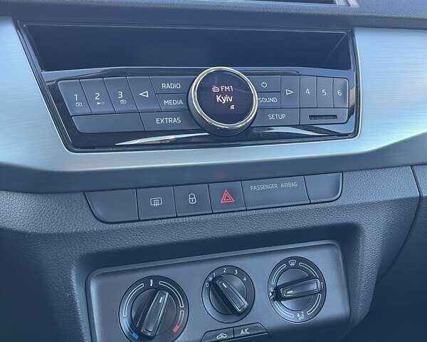 Шкода Фабия 2018 в Киеве на Automoto.ua Синий Шкода Фабия, объемом двигателя 1 л и пробегом 167 тыс. км за 6062 $, фото 17 на Automoto.ua